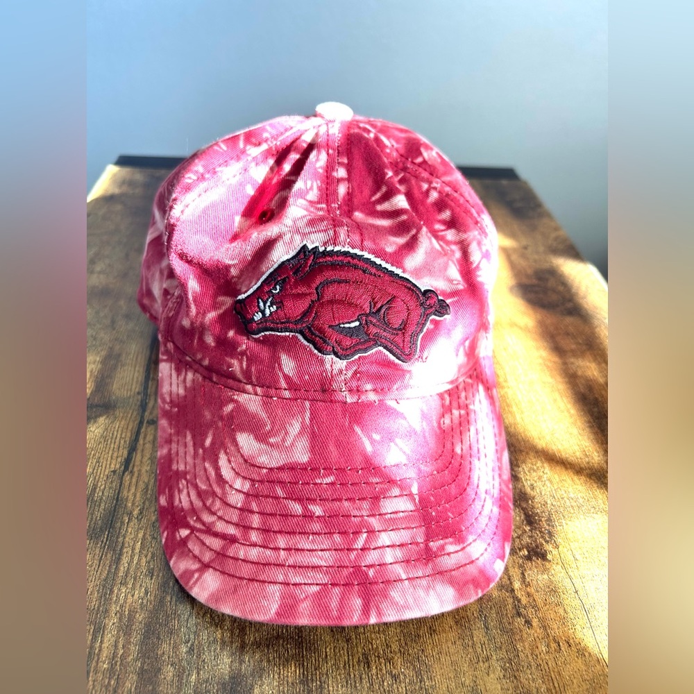 Arkansas Razorbacks Cap, Women’s, Red Tie Dye, Adjustable